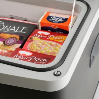 3 - Compressor termoelétrico portátil Mestic MHC-40 12V 220V para campista